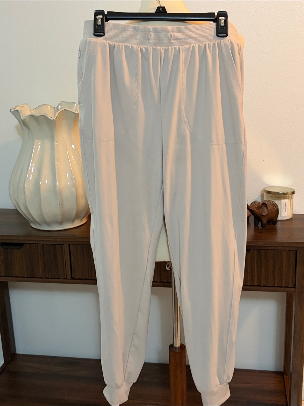 Rachel Zoe track pants size large cream color, zippered pocket
